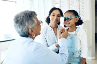 Maior rede de ópticas do país reforça diversificação com novo serviço de terapia visual