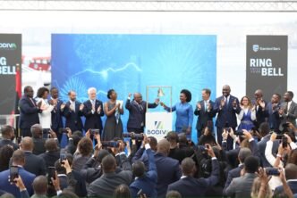 Standard Bank de Angola estreia-se na bolsa com cerimónia “Ring the Bell”